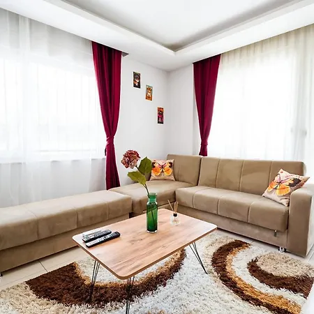 Apartamento Lovely Flat With Balcony And Excellent Location In Muratpasa, Antalya Antália